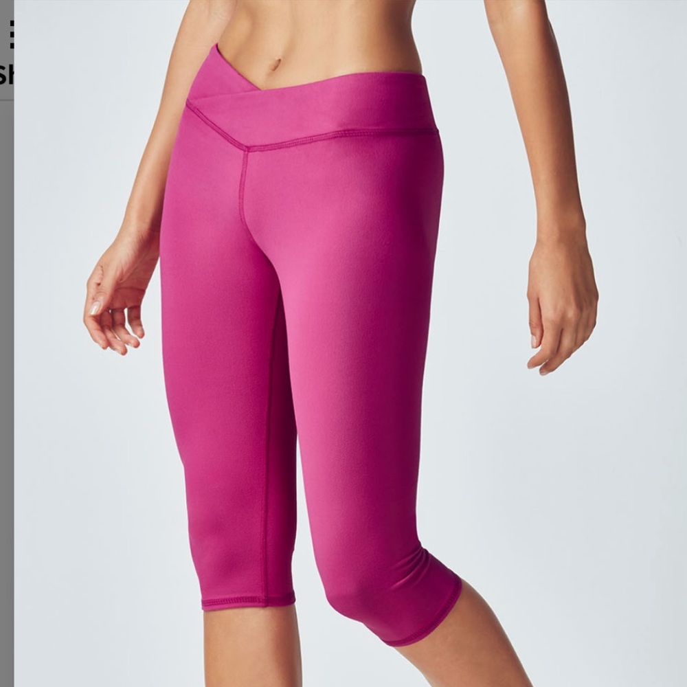 *NWT* Fabletics Winn Powerhold Crop